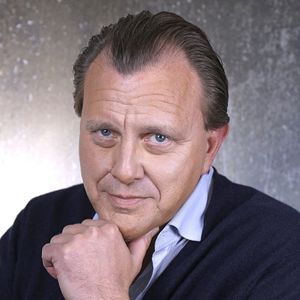 Il y a une performance qui a ébloui les téléspectateurs du monde entier, lors de la clôture des Jeux Olympiques : la reprise de "My way", par la chanteuse Yseult.
Portrait de Claude François Junior lors de l'enregistrement de l'émission "Chez Jordan de Luxe" à Paris.