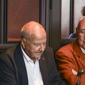 Créé en 2002 par Pierre Moos et dirigé aujourd’hui par Yves-Bernard Debie, l’événement réunit des galeries venues du monde entier, présentant des œuvres d’Afrique, d’Asie, d’Océanie, des Amériques, du Grand Nord et d’archéologie. 

Exclusif - Yves-Bernard Debie, directeur général du Parcours des mondes , Marc Ladreit de Lacharrière , Stéphane Martin, ancien président du musée du quai Branly – Jacques Chirac - Marc Ladreit de Lacharrière lors de la présentation de la nouvelle édition du salon "Parcours Des Mondes".
"Parcours Des Mondes" est le plus important salon international consacré aux arts d'Afrique, d'Océanie, des Amériques, d'Asie et à l'Archéologie tant par le nombre, la qualité ou la diversité de ses participants.
Il rassemble chaque année au début du mois de septembre une cinquantaine de galeries spécialisées dans les arts d’Afrique, d’Asie, d’Océanie, des Amériques et en archéologie, à Saint-Germain-des-Prés, au cœur de Paris. Paris, le 9 septembre 2025.
© Jack Tribeca/Bestimage