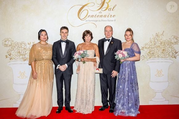 Le prince Albert II de Monaco, la princesse Stéphanie de Monaco, Louis Ducruet et sa femme Marie Ducruet, Camille Gottlieb au photocall du Bal du Centenaire en hommage au Prince Rainier III à l'atrium du Casino de Monte-Carlo à Monaco, le 20 octobre 2023. © Jean-Charles Vinaj/Pool Monaco/Bestimage