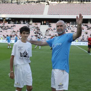 Émir a marqué le joli score de 14 buts en 19 matchs.

L'ancien joueur de football français Eric Cantona et son fils Emir se tiennent sur le terrain à la mi-temps. Match de charité pour l'association Un Espoir, Un Sourire Pour La Vie. Des légendes du football, mais aussi du rugby et quelques personnalités, sont présentes pour un match de mi-temps foot, mi-temps rugby. Nice, France, 26 septembre 2022. Photo Patrick Aventurier/ABACAPRESS.COM