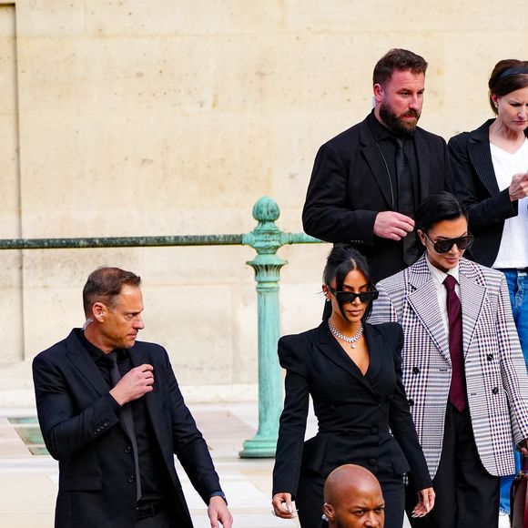 Kim Kardashian et sa mère Kris Jenner - La star américaine Kim Kardashian à la sortie du procès de la rue tronchet des "Papys braqueurs" au palais de justice de Paris, France, le 13 mai 2025. © Anne-Sophie GuebeyBestimage