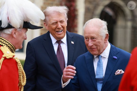 Le président américain Donald Trump et le roi Charles III (Le roi Charles III d'Angleterre) au château de Windsor, dans le Berkshire, lors du premier jour de la deuxième visite d'État du président au Royaume-Uni. Date de la photo : mercredi 17 septembre 2025.
