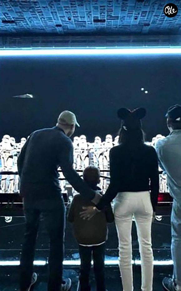 Le prince Harry révèle que Space Mountain est son attraction préférée dans les parcs d'attractions – grâce à la princesse Diana –, lors de son apparition avec son épouse Meghan Markle dans l'émission spéciale d'ABC célébrant le 70e anniversaire de Disneyland. Photo par Backgrid UK/ Bestimage