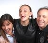 Très investie dans sa passion, leur deuxième fille Maya s'épanouit pleinement dans le monde artistique.

Exclusif - Portrait de Philippe Candeloro avec sa femme Olivia et leur fille Maya lors de l'enregistrement de l'émission "Chez Jordan de Luxe" à Paris. Le 6 novembre 2024.

© Cédric Perrin / Bestimage