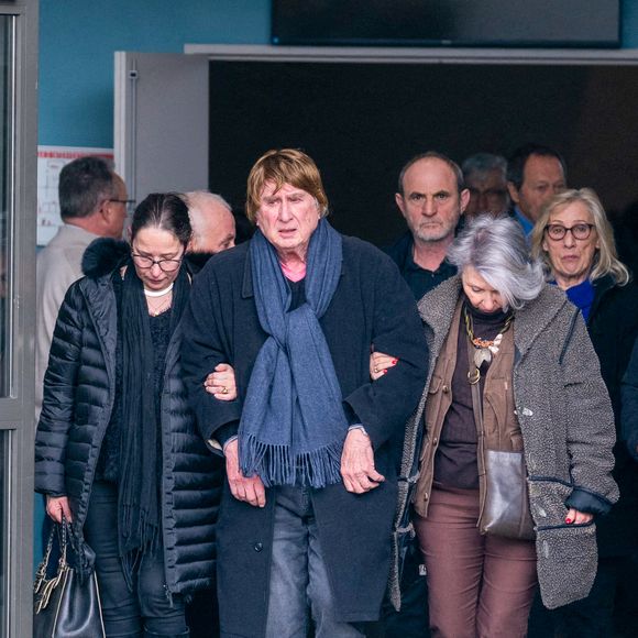 Ce mercredi, les obsèques d’un grand nom de la chanson française ont eu lieu. Pour saluer la mémoire d’Herbert Léonard, dont l’enterrement s'est déroulé à Saint-Fargeau-Ponthierry, non loin de là où il vivait, de nombreuses célébrités ont fait le déplacement.

Bernard Sauvat aux obsèques du chanteur Herbert Léonard au crématorium de Saint-Fargeau-Ponthierry, France© Bestimage