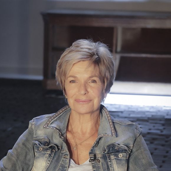 Véronique Jannot escroquée par un faux trader suisse

Exclusif - Véronique Jannot lors de l'enregistrement de l'émission "Animaux Stars", présentée par B.Montiel et diffusée le 4 novembre sur la chaine Animaux TV
© Jack Tribeca / Bestimage