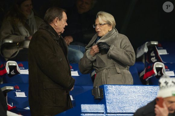 Michèle Alliot-Marie et son mari Patrick Ollier en tribunes lors du match du Tournoi des Six Nations opposant la France à l'Écosse (35-16) au Stade de France à Saint-Denis, Seine Saint-Denis, France, le 15 mars 2025. © Christian Liewig/Bestimage