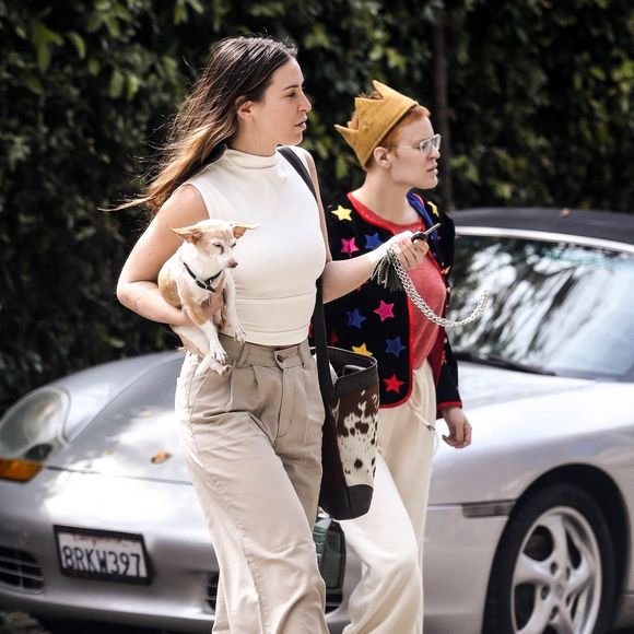 Exclusif - Demi Moore et ses filles Tallulah et Scout Willis, accompagnée de son chien Grandma, rendent visite à Rumer Willis, enceinte. Los Angeles, États Unis le 31 Mars 2023.