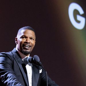 Selon un porte-parole de la police, cité par CBS News, l'acteur aurait en effet reçu un verre en plein visage, alors que la soirée d'anniversaire battait son plein.
Jamie Foxx lors de la 15ème édition des Governors Awards dans la salle de bal Ray Dolby à Ovation Hollywood le dimanche 17 novembre 2024, Los Angeles.