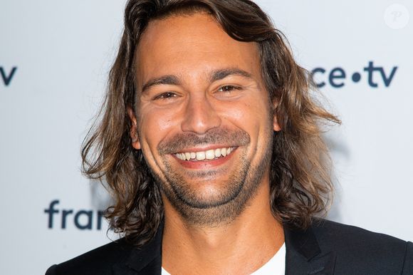 Bertrand Chameroy insiste sur l’importance de demander de l’aide et évoque en toute transparence ses nombreuses peurs et difficultés quotidiennes.

Bertrand Chameroy lors du photocall dans le cadre de la conférence de presse de France Télévisions au Pavillon Gabriel à Paris, France, le 24 août 2021. © Pierre Perusseau/Bestimage