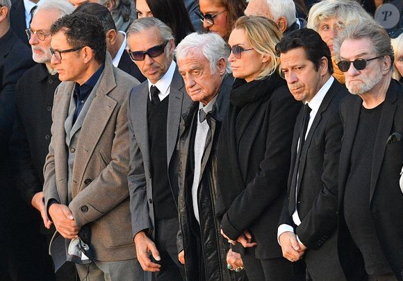 Un ami vient de donner de ses nouvelles

Dany Boon, Paul Belmondo, Jean Paul Belmondo, Laurent Gerra et Eddy Mitchell lors de la cérémonie d'hommage national en l'honneur du chanteur franco-arménien Charles Aznavour, l'une des plus célèbres stars françaises, décédé à l'âge de 94 ans, dans la cour de l'Hôtel National des Invalides à Paris, France, le 5 octobre 2018. Photo by Christian Liewig/ABACAPRESS.COM
