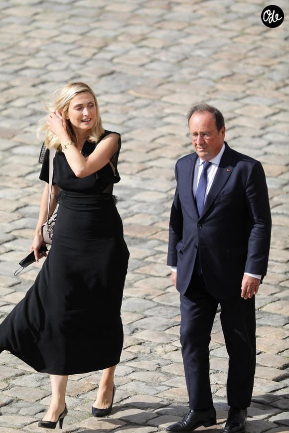 Les rues de la capitale parisienne se sont ainsi transformées en de gigantesques scènes de concerts à ciel ouvert.

François Hollande et sa compagne Julie Gayet lors de la cérémonie d’hommage national à Jean-Paul Belmondo à l’Hôtel des Invalides à Paris, le 9 septembre 2021. 

© Dominique Jacovides/Bestimage