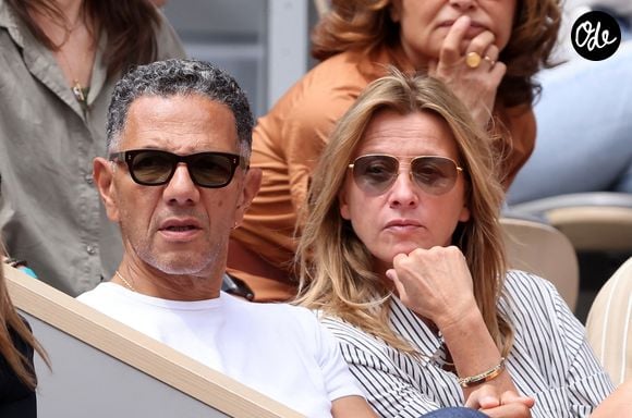 Sarah Poniatowski (Lavoine) avec son compagnon Roschdy Zem et son fils Roman dans les tribunes lors des Internationaux de France de Tennis de Roland Garros 2025. Paris, le 1er Juin 2025. © Dominique Jacovides/Bestimage