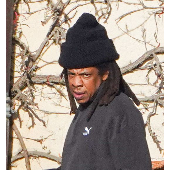 Exclusif - Jay Z - Jay Z et le directeur général du label américain Roc Nation Jay Brown fêtent leur anniversaire dans l'hôtel 5 étoiles privatisé "Les Sources de Caudalie" avec ses amis Kris Jenner, Ellen Pompeo, Beyonce,  Rihanna, à Martillac près de Bordeaux, France, le 3 décembre 2023. Il y a eu un va-et-vient de navettes aux vitres teintées toute la journée de samedi.   L'anniversaire s'est dérouleé du 1er au 4 décembre 2023. Parmi les 98 invités qui séjourneront sur place les stars internationales Kris Jenner, Ellen Pompeo, Beyonce et Jay-Z avec leurs enfants sont arrivés vendredi soir et la chanteuse Rihanna samedi dans la journée.