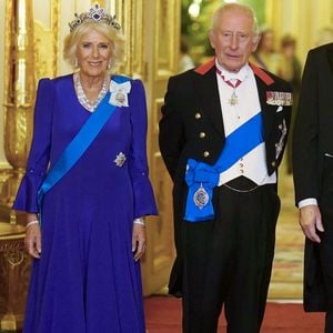 Donald J. Trump (président des Etats-Unis) et la Première dame Melania Trump, le roi Charles III d'Angleterre et Camilla Parker Bowles, reine consort d'Angleterre, le prince William, prince de Galles, et Catherine (Kate) Middleton, princesse de Galles, lors du banquet d'État au château de Windsor en l'honneur de la visite officielle du président Donald Trump et de la Première dame Melania au Royaume-Uni - Queen Camilla stand with US arrive pour le banquet d'État au château de Windsor, Berkshire, le premier jour de la deuxième visite d'État du président américain Donald Trump et de la première dame Melania Trump au Royaume-Uni. Date de la photo : mercredi 17 septembre 2025. PA Photo/ Bestimage
