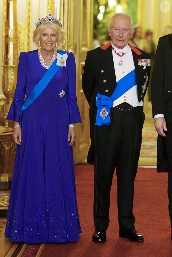 Donald J. Trump (président des Etats-Unis) et la Première dame Melania Trump, le roi Charles III d'Angleterre et Camilla Parker Bowles, reine consort d'Angleterre, le prince William, prince de Galles, et Catherine (Kate) Middleton, princesse de Galles, lors du banquet d'État au château de Windsor en l'honneur de la visite officielle du président Donald Trump et de la Première dame Melania au Royaume-Uni - Queen Camilla stand with US arrive pour le banquet d'État au château de Windsor, Berkshire, le premier jour de la deuxième visite d'État du président américain Donald Trump et de la première dame Melania Trump au Royaume-Uni. Date de la photo : mercredi 17 septembre 2025. PA Photo/ Bestimage