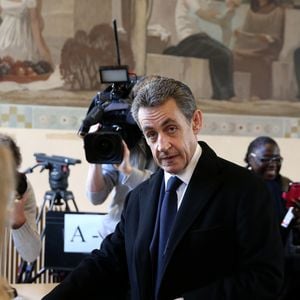 Nicolas Sarkozy - Nicolas Sarkozy et sa femme Carla Bruni-Sarkozy votent au lycée Jean de la Fontaine dans le 16ème à Paris pour le 1er tour des élections régionales le 6 décembre 2015. © Dominique Jacovides - Cyril Moreau / Bestimage