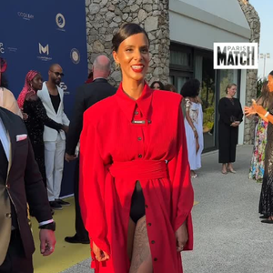 Sublime avec un long trench coat rouge qui dévoilait ses jambes tatouées, Shy'm a ainsi pu prouver que cet amour des tatouages fait partie des points communs qu'elle partage avec Jérémy Frérot venu avec une chemise ouverte sur le dos, lui aussi habillé d’un immense tatouage.

Shy'm et Jérémy Frérot à la 11e édition du gala de Patrick Mouratoglou le 21 juin 2025 © Paris Match