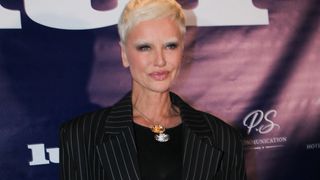 Jusqu'où va-t-elle aller ? Adriana Karembeu s'affiche avec une coupe de cheveux encore plus courte