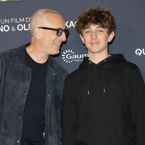 Gad Elmaleh et son fils Raphaël - Première du film "Juste une illusion" au cinéma Le Grand Rex à Paris le 22 mars 2026. © Coadic Guirec/Bestimage
