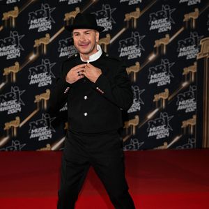 Michael Youn au photocall de la 26ème édition des NRJ Music Awards à Cannes, le 1er novembre 2024. © Bebert-Guignebourg/Bestimage