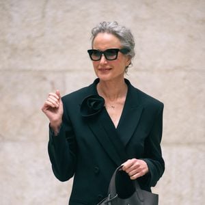 Andie Macdowell à la semaine de la mode de Milan au défilé de Giorgio Armani à Milan, Italie le 1er mars 2026. © SGPItalia