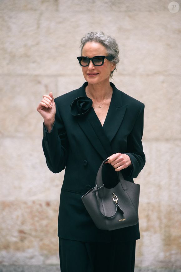 Andie Macdowell à la semaine de la mode de Milan au défilé de Giorgio Armani à Milan, Italie le 1er mars 2026. © SGPItalia