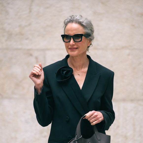 Andie Macdowell à la semaine de la mode de Milan au défilé de Giorgio Armani à Milan, Italie le 1er mars 2026. © SGPItalia