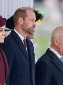 Charles III prêt à abdiquer ? Le prince William et Kate Middleton se préparent à "leur futur rôle", les langues se délient...