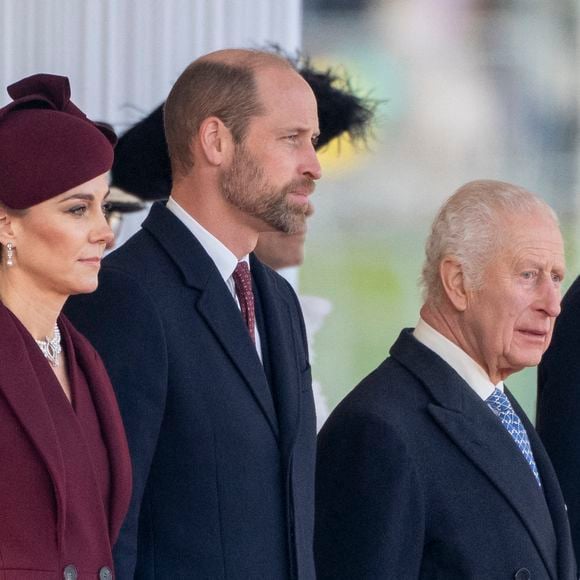 Voilà plusieurs mois que le roi Charles III lutte actuellement contre la maladie.

Le prince William, prince de Galles, et Catherine (Kate) Middleton, princesse de Galles, Le roi Charles III d'Angleterre, Tamim ben Hamad Al-Thani et sa femme Jawaher bint Hamad bin Suhaim Al-Thani - Cérémonie d'accueil pour la visite d'État de l'émir du Qatar à Londres.