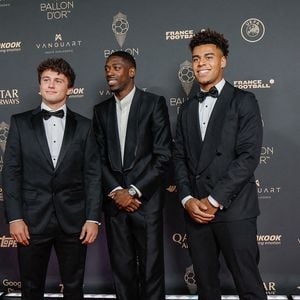 João Neves, Ousmane Dembélé et Désiré Doué au photocall de la 69ème cérémonie du Ballon D'Or 2025 au théâtre du Châtelet à Paris, France, le 22 septembre 2025. © Cyril Moreau/Bestimage