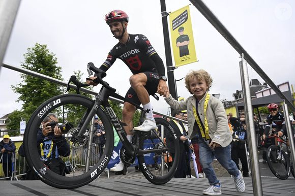 Ce lundi 7 juillet, Julian Alaphilippe et ses coéquipiers ont sillonné les routes du Nord et celles du Pas-de-Calais, puisque le parcours de la troisième étape remportée par Tim Merlier était de Valenciennes à Dunkerque.

DUNKERQUE, FRANCE - le 7 juillet 2025 : Alaphilippe Julian (FRA) de l'équipe Tudor Pro Cycling Team lors de la 3ème étape de la 112ème édition du Tour de France © Photo News / PsnewZ / Bestimage