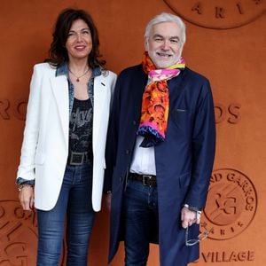 Cathy Bancarel et son compagnon Pascal Praud au village lors des Internationaux de France de tennis de Roland Garros 2024, à Paris, France, le 1er juin 2024. © Jacovides-Moreau/Bestimage