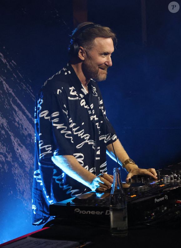 Situation qu'a évoquée David Guetta dans "La Provence" : "J’étais dans une situation de vie similaire, mais sans que ça me fasse craquer."
Exclusif - Concert privé du Dj David Guetta à l'occasion de l'inauguration du Monaco Yacht Show 2022 au Yacht Club de Monaco le 29 septembre 2022. © Claudia Albuquerque/Bestimage