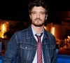 L’acteur a évoqué le soutien constant que ses parents apportent à lui et à ses frères.

Niels Schneider - Dîner "Dior x Madame Figaro" sur la terrasse d'Albane lors du 79ème Festival International du Film de Cannes. Le 16 mai 2026
© Olivier Borde / Bestimage