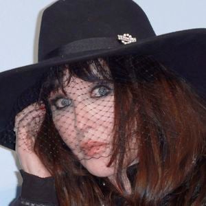 Mais il y a bien un rituel auquel la star reste fidèle. 

Isabelle Adjani au photocall de la soirée de présentation du téléfilm "Diane de Poitiers" lors de la 24ème édition du Festival de la Fiction TV de La Rochelle, France, le 16 septembre 2022. © Christophe Aubert/Bestimage