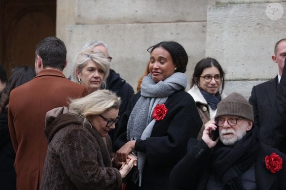 Des invités arrivent à la cérémonie d'enterrement de Catherine Laborde à l'église Saint-Roch à Paris, France, le 6 février 2025.  by Nasser Berzane/ABACAPRESS.COM