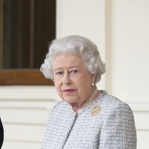 La reine Elisabeth II d'Angleterre et le prince Philip, duc d'Edimbourg, saluent le président de la république de Singapour Tony Tan Keng Yam et sa femme sur le perron du palais de Buckingham à Londres.
AGENCE / BESTIMAGE