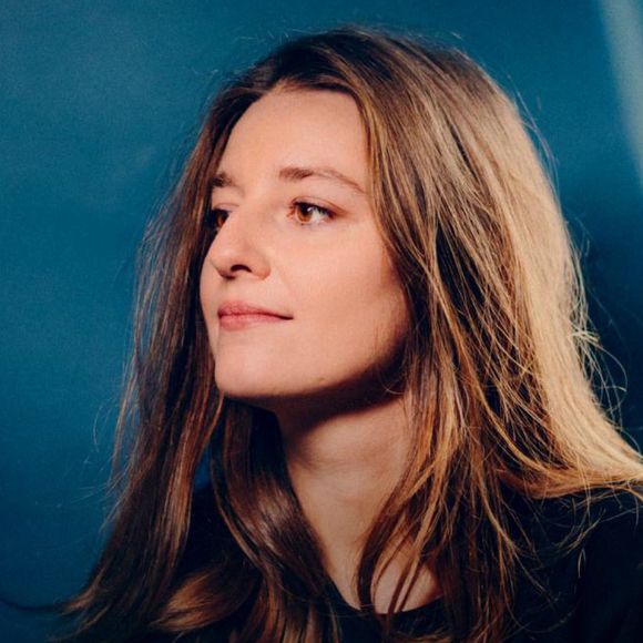 Déjà auteure de deux livres à succès, dont Les Vivants, elle pourrait désormais consacrer davantage de temps à l'écriture.

Capture d'écran du compte Instagram d'Ambre Chalumeau.