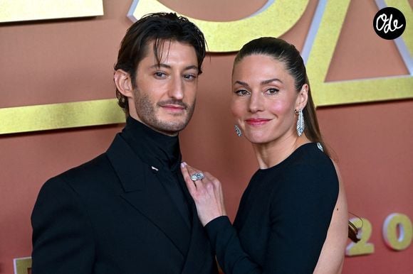 Pierre Niney et Natasha Andrews ont fait l'acquisition d'une ancienne ferme du XVe siècle dans les environs de Rambouillet.

Pierre Niney et Natasha Andrews lors de la 50e cérémonie des César, le 28 février 2025. Photo : Franck Castel/ABACAPRESS.COM