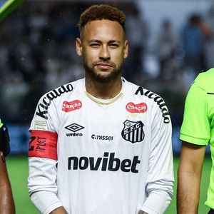 Et le moins que l'on puisse dire, c'est que le succès est déjà au rendez-vous. 

Neymar de Santos lors du match du Brasileirão 2026 entre Santos et Bragantino au stade Vila Belmiro, le 10 mai 2026 à Santos, Brésil.