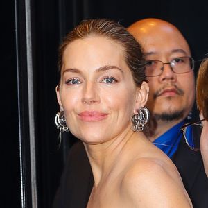 Le programme suivi par Sienna Miller s'appelle The Tenth.

Sienna Miller et son compagnon Oli Green ont été aperçus à leur arrivée à la première mondiale de « Tom Clancy’s Jack Ryan: Ghost War » à New York



Pictured: Sienna Miller