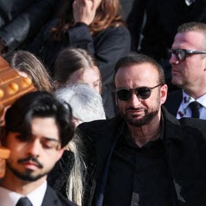 Le veuf Michel Ferracci à la sortie des obsèques d'Emilie Dequenne au cimetière Père Lachaise à Paris, France, le 26 mars 2025. © Cyril Moreau/Bestimage