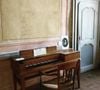 Les visiteurs peuvent découvrir ses anciennes pièces de vie ainsi qu’un jardin à la française composé notamment de plantes médicinales, potagères et fruitières.

Les Charmettes, maison de l'écrivain à succès Jean-Jacques Rousseau à Chambéry.