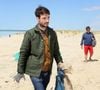 Région où il est né et où il a passé l'essentiel de sa vie.
Exclusif - Le chanteur Jérémy Frérot, mari de L. Manaudou, accompagné d'une trentaine de bénévoles, a décidé cette année de lancer une opération de nettoyage de plages, "Initiatives oceanes" animée et dirigée par lui-même. Avec l'aide de Surfrider il a lancé cette collecte sur une de ses plages préférées depuis son enfance ici, entre Arcachon et les Landes le 3 Mai 2019. © Patrick Bernard/ Bestimage