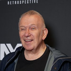 Jean-Paul Gaultier - Personnalités à la première grande rétrospective française consacrée à Gianni Versace au Musée Maillol à Paris le 4 juin 2026.
© Anne-Sophie Guebey / Bestimage