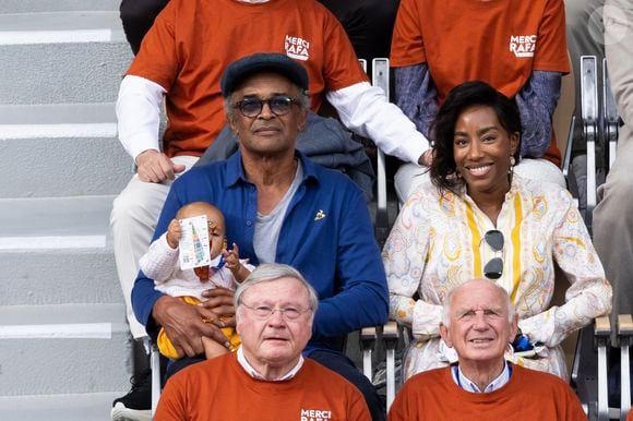 Yannick Noah, sa compagne Malika et leur fille Keelaani lors de l'hommage à R.Nadal lors des internationaux de France de tennis à Roland Garros le 25 mai 2025. © Jacovides / Moreau / Bestimage