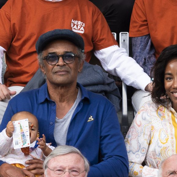 Yannick Noah, sa compagne Malika et leur fille Keelaani lors de l'hommage à R.Nadal lors des internationaux de France de tennis à Roland Garros le 25 mai 2025. © Jacovides / Moreau / Bestimage