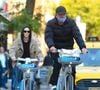Pour elle, il semble prêt à tout. Leonardo DiCaprio était surpris en train d'embrasser sa petite amie Vittoria Ceretti, à Ibiza.
Leonardo DiCaprio et Vittoria Ceretti à New York : promenade à vélo Backgrid USA / Bestimage
