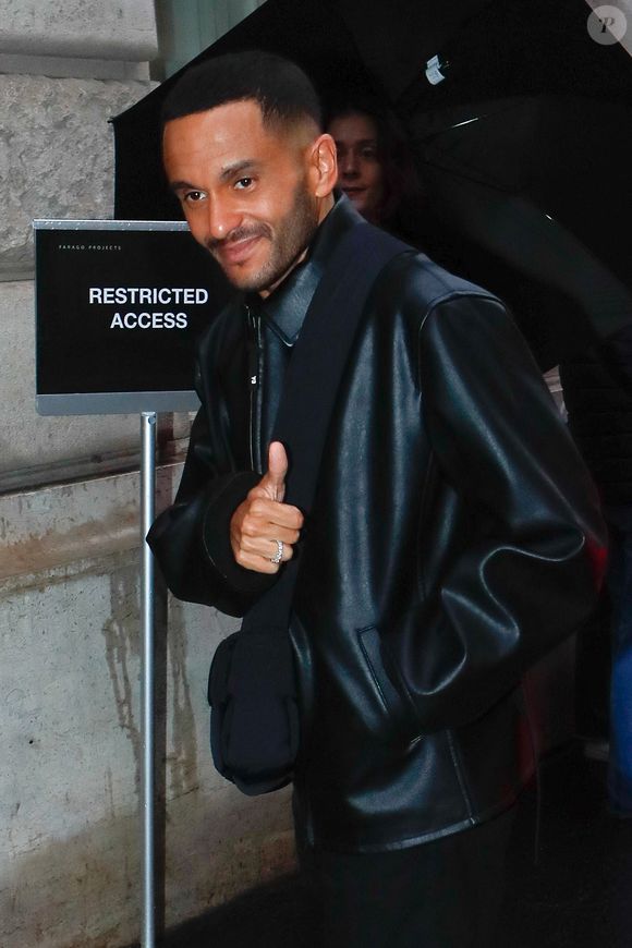 Malik Bentalha au défilé ADIDAS Y3 "Collection Homme Prêt-à-Porter Automne/Hiver 2025-2026" au pavillon Cambon lors de la Fashion Week de Paris (PFW), le 25 janvier 2025.
© Christophe Clovis/Bestimage